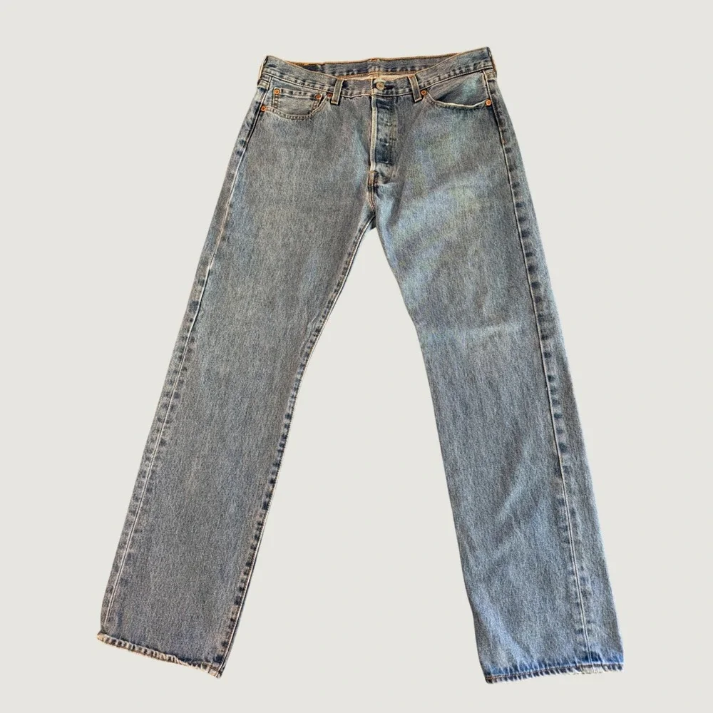 Levi 501 Original Fit Mens Jeans 34x32 Medium Wash Blue Button Fly Straight Leg